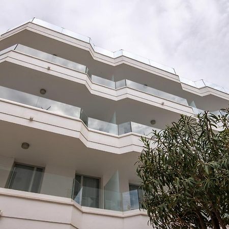 Sea Breeze Apartments 卡拉米洛 外观 照片