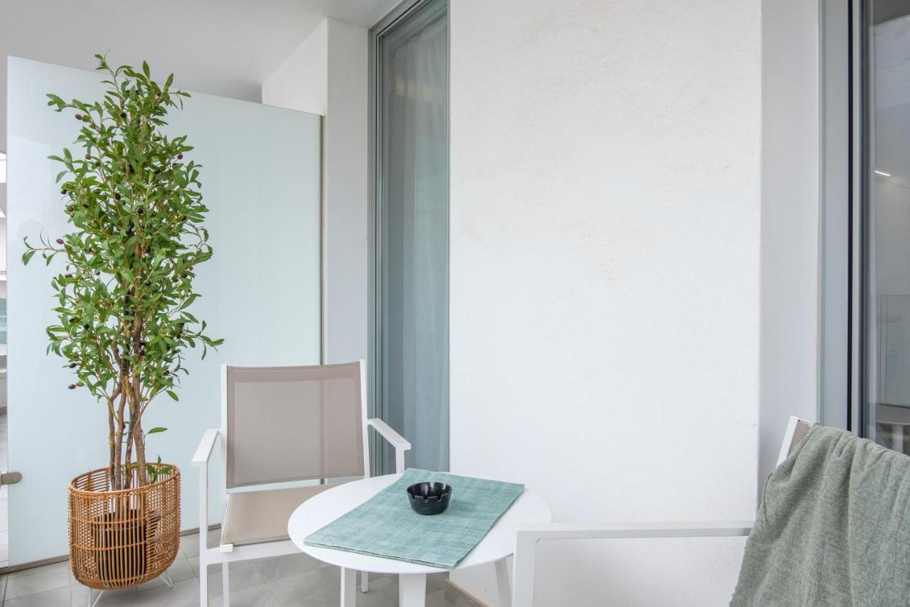 Sea Breeze Apartments 卡拉米洛 外观 照片
