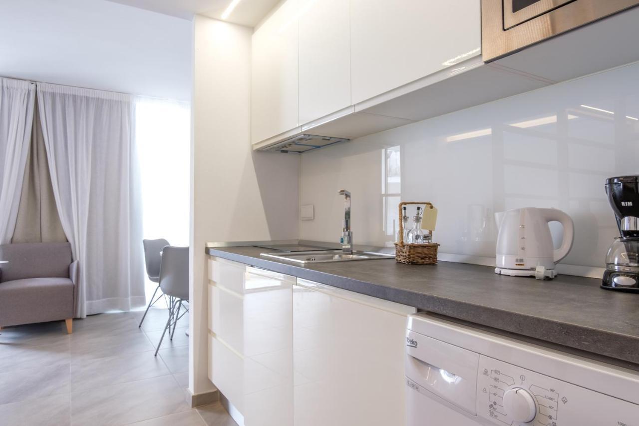 Sea Breeze Apartments 卡拉米洛 外观 照片