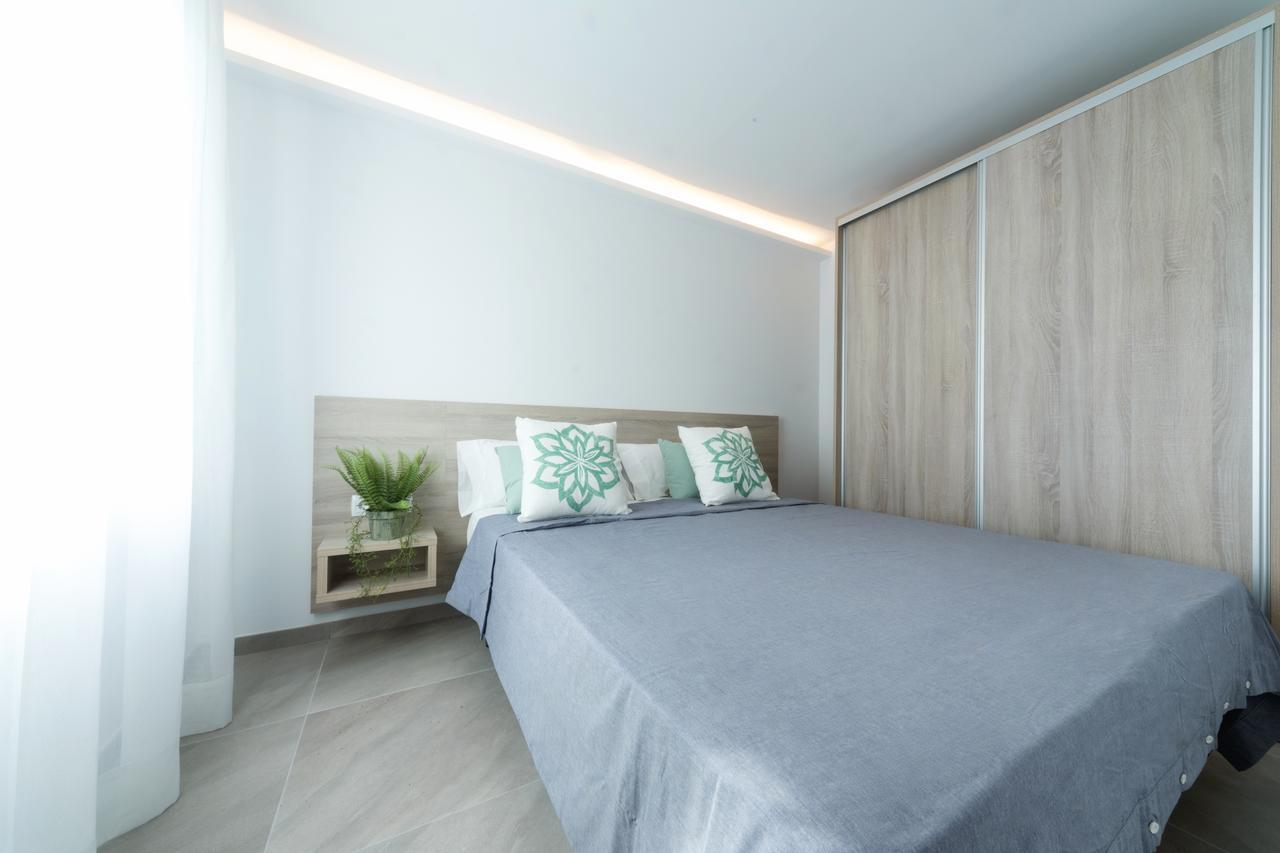 Sea Breeze Apartments 卡拉米洛 外观 照片